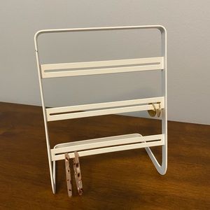 Yamakazi Earring Organizer Stand in white
